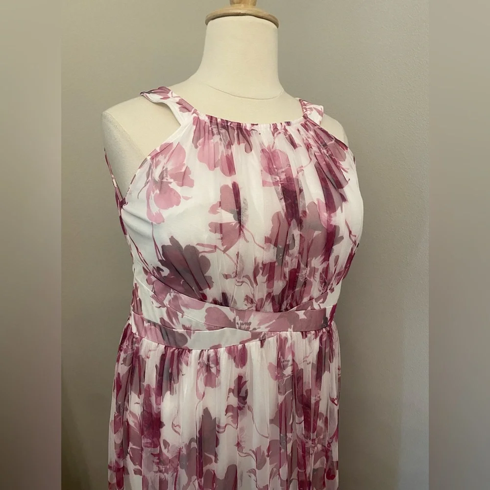 2x Plus Dress 🩷🤍 - Picture 2 of 5